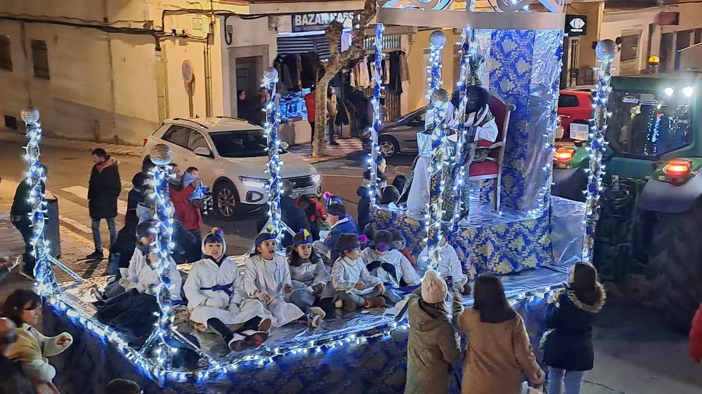 Fotos: La magia de la Cabalgata de Reyes Magos recorrió las calles de Campanario