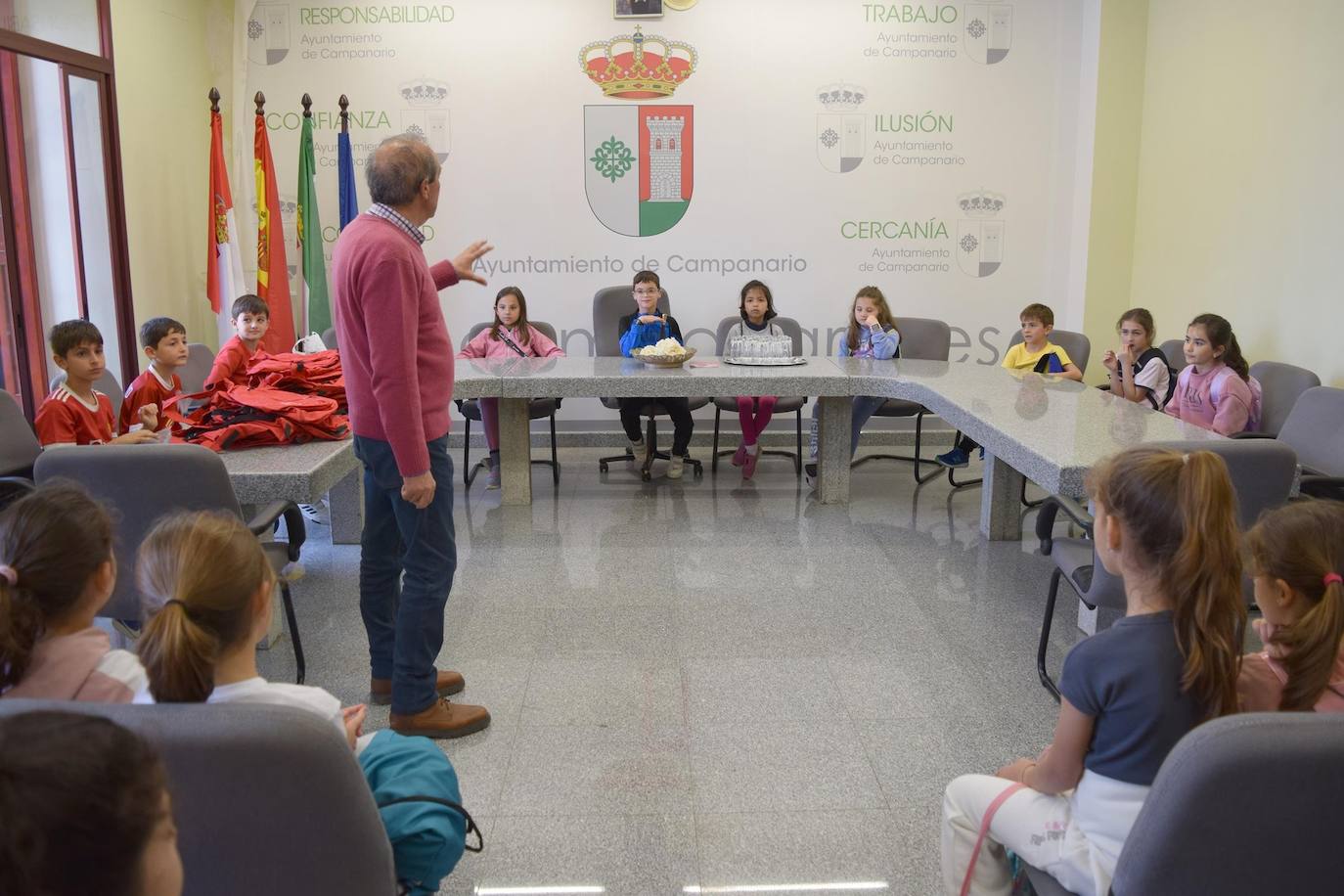 Alumnos de 3º de primaria protagonizaron un pleno municipal en el ayuntamiento