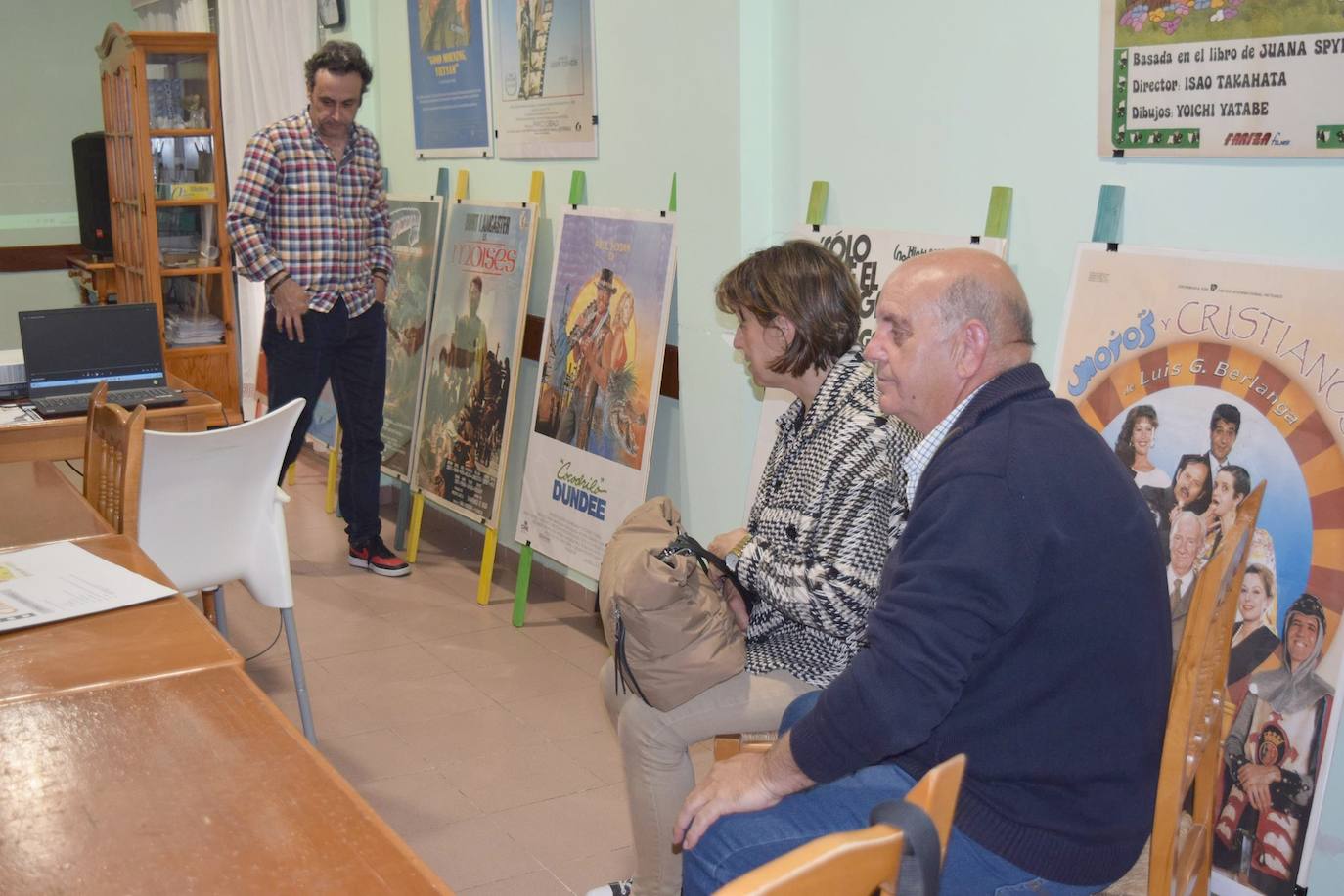 Sala de los pisos tutelados de Campanario que acoge la exposición 'Una vida de cine'.