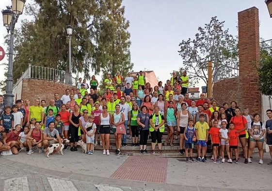 Decenas de senderistas realizaron la ruta nocturna a Magacela con la luna llena