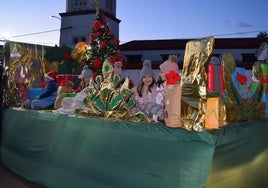 Mayores y pequeños esperan con ilusión la cabalgata de Reyes Magos