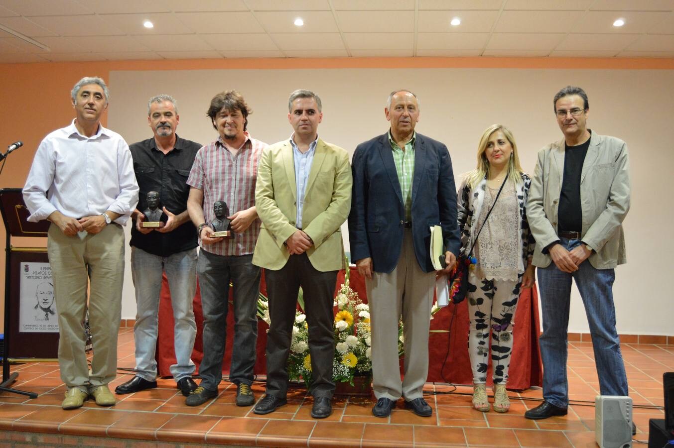 Ganadores del premio, anoche en Campanario, con autoridades y miembros del jurado. FOTO: FRAN H.