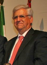 Antonio Basanta, nieto de Reyes Huertas, recibe la Orden Alfonso X El Sabio