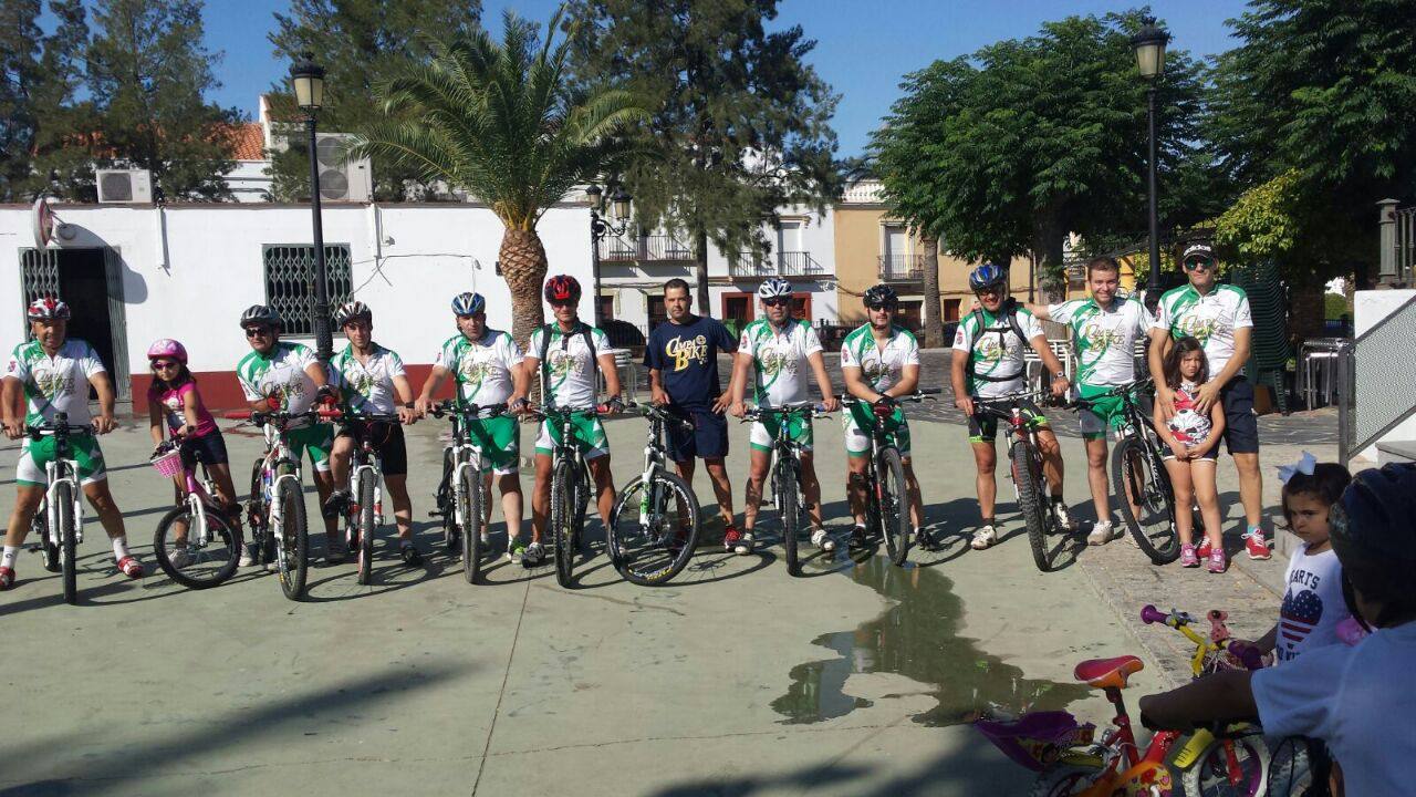 Integrantes de la asociación Campabike en el 'Día de la Bicicleta' 