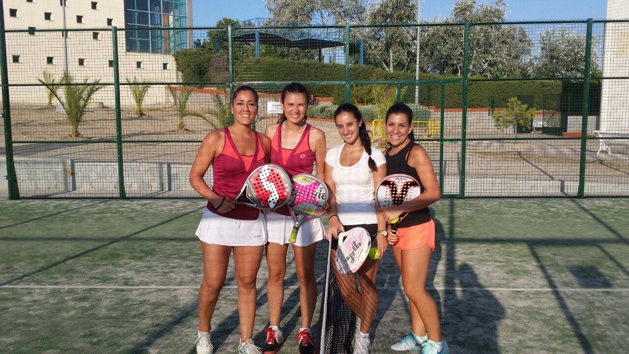 Dos parejas femeninas que participaron en el open del año pasado. 