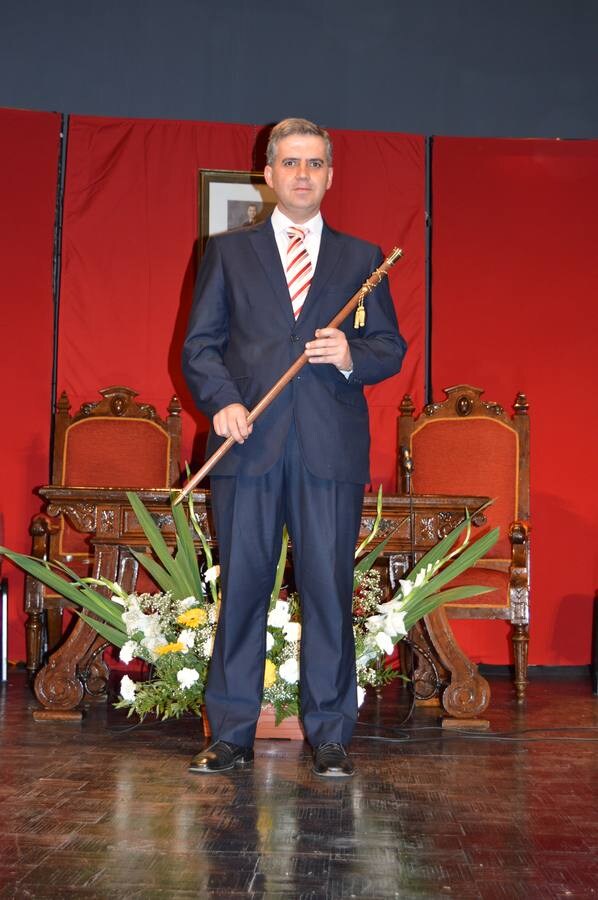 Elías López con el bastón de mando tras la toma de posesión. 