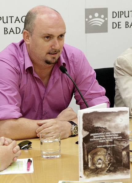 Alonso Gutiérrrez, con su nuevo libro. 