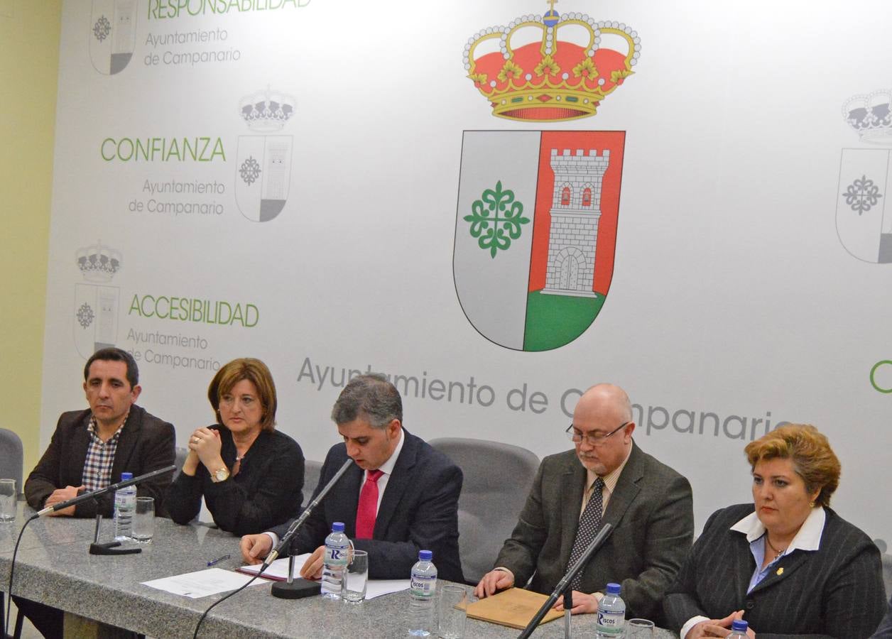 El Alcalde, Elías López, interviniendo en un pleno municipal. 