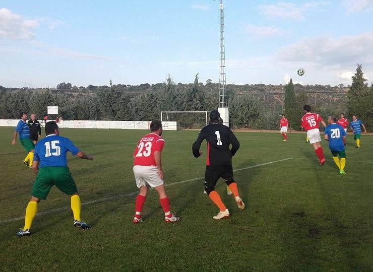 Los equipos campanarienses de veteranos acaban el año goleando