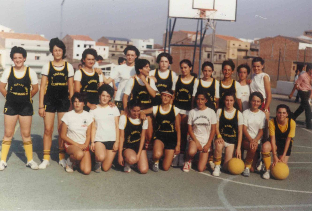 Equipo femenino de Campanario, que quedó campeón provincial infantil.