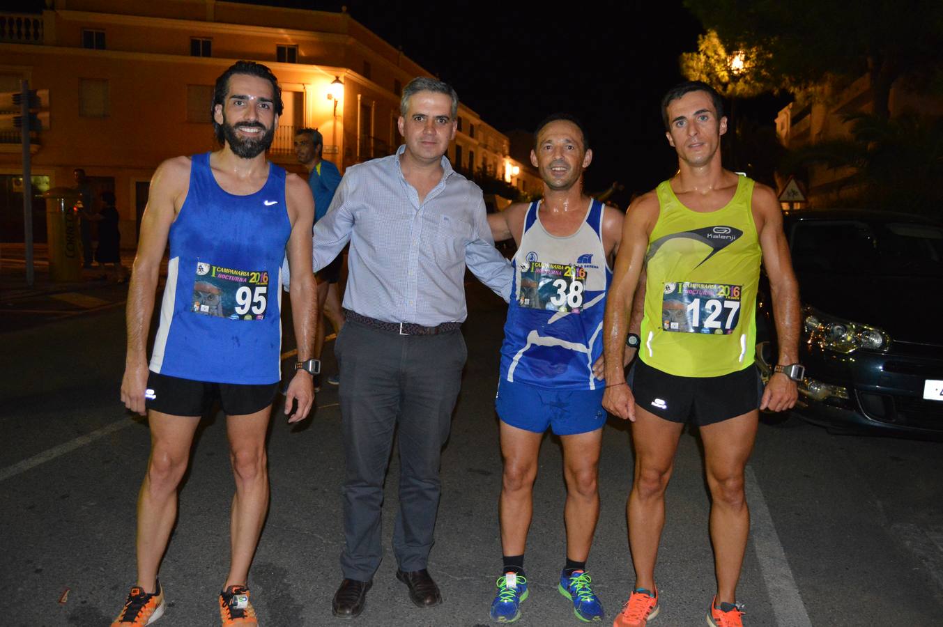 El Alcalde, Elías López, con los tres primeros clasificados. 