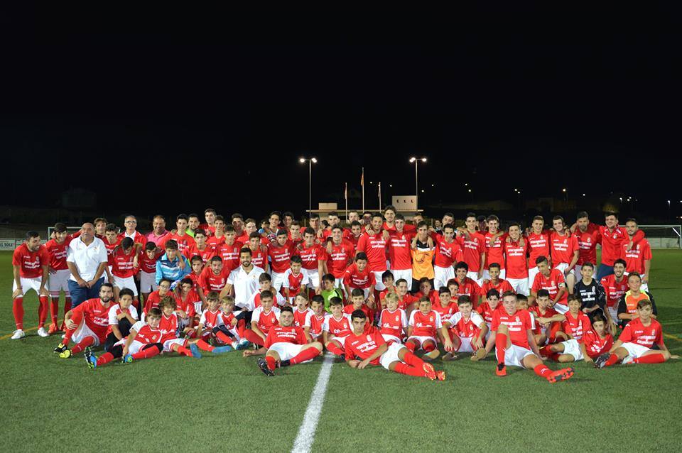 Foto de familia de todos los equipos del 'Campa'. 