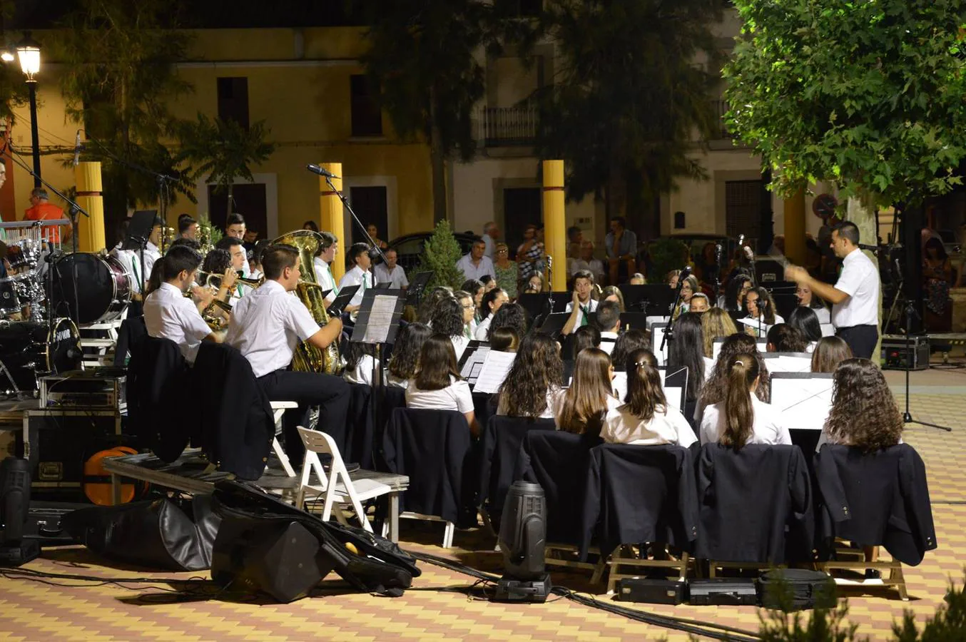 La banda tocando en su concierto de verano del año pasado. A. C.