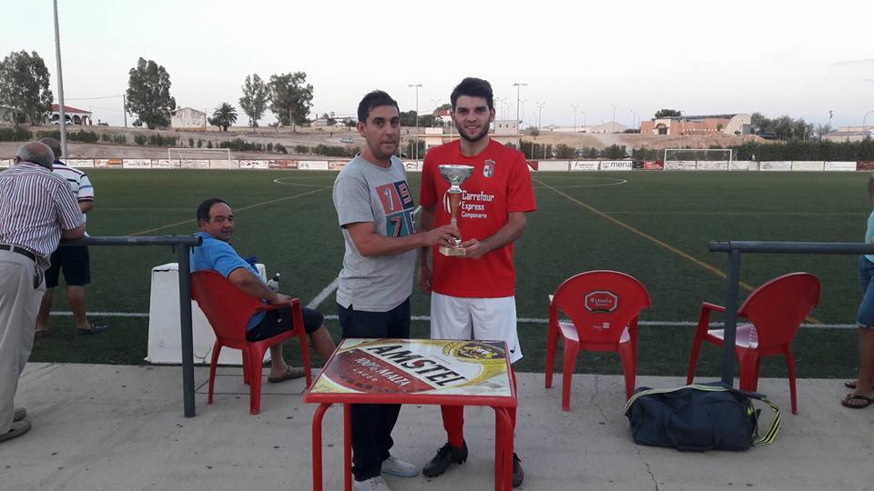 El 'Campa' recibe al Peleño tras proclamarse campeón del Trofeo 'Aer, mío por un año'