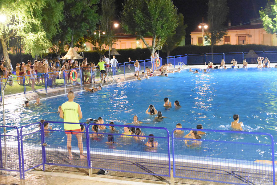 Éxito de participación en la Fiesta del Agua nocturna