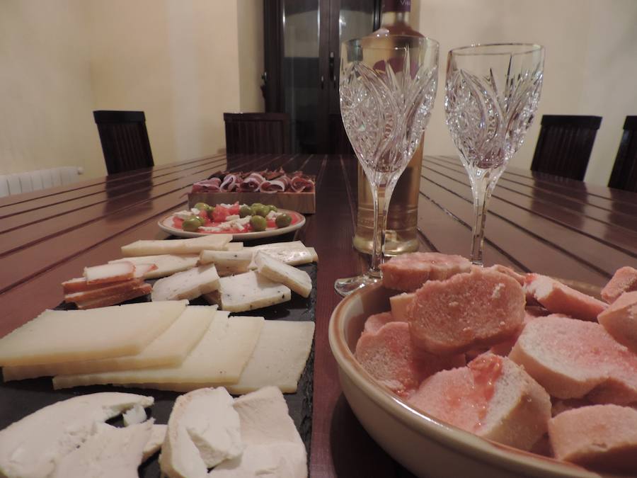 Apartamentos Barbancho ofrece degustación de productos típicos en sus estancias. 
