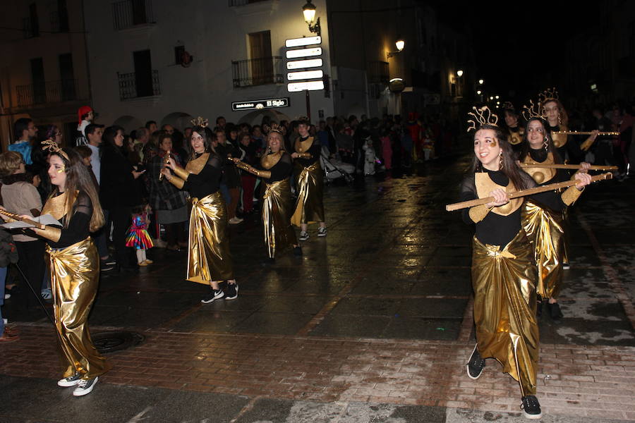 Imagen secundaria 1 - La comparsa 'La evolución del Universo', victoriosa del Carnaval