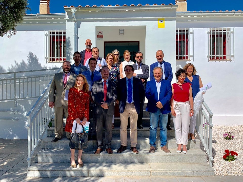 Visita oficial de promotores y colaboradores, ayer, en el centro. CEDIDA
