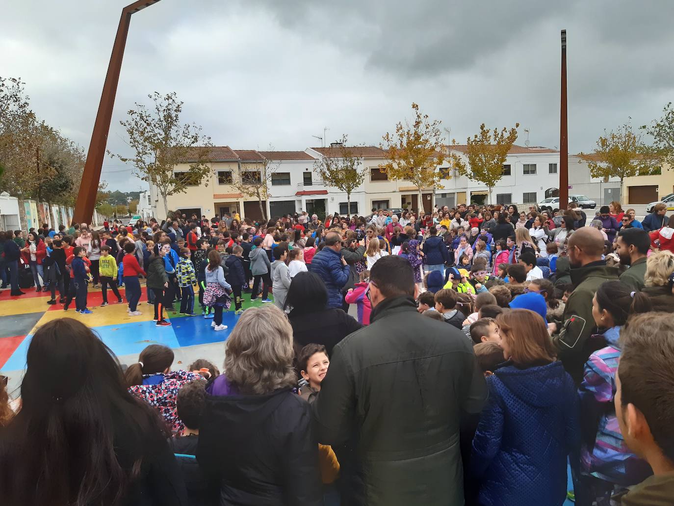 Los alumnos han dejado las aulas para participar en este acto reivindicativo. 