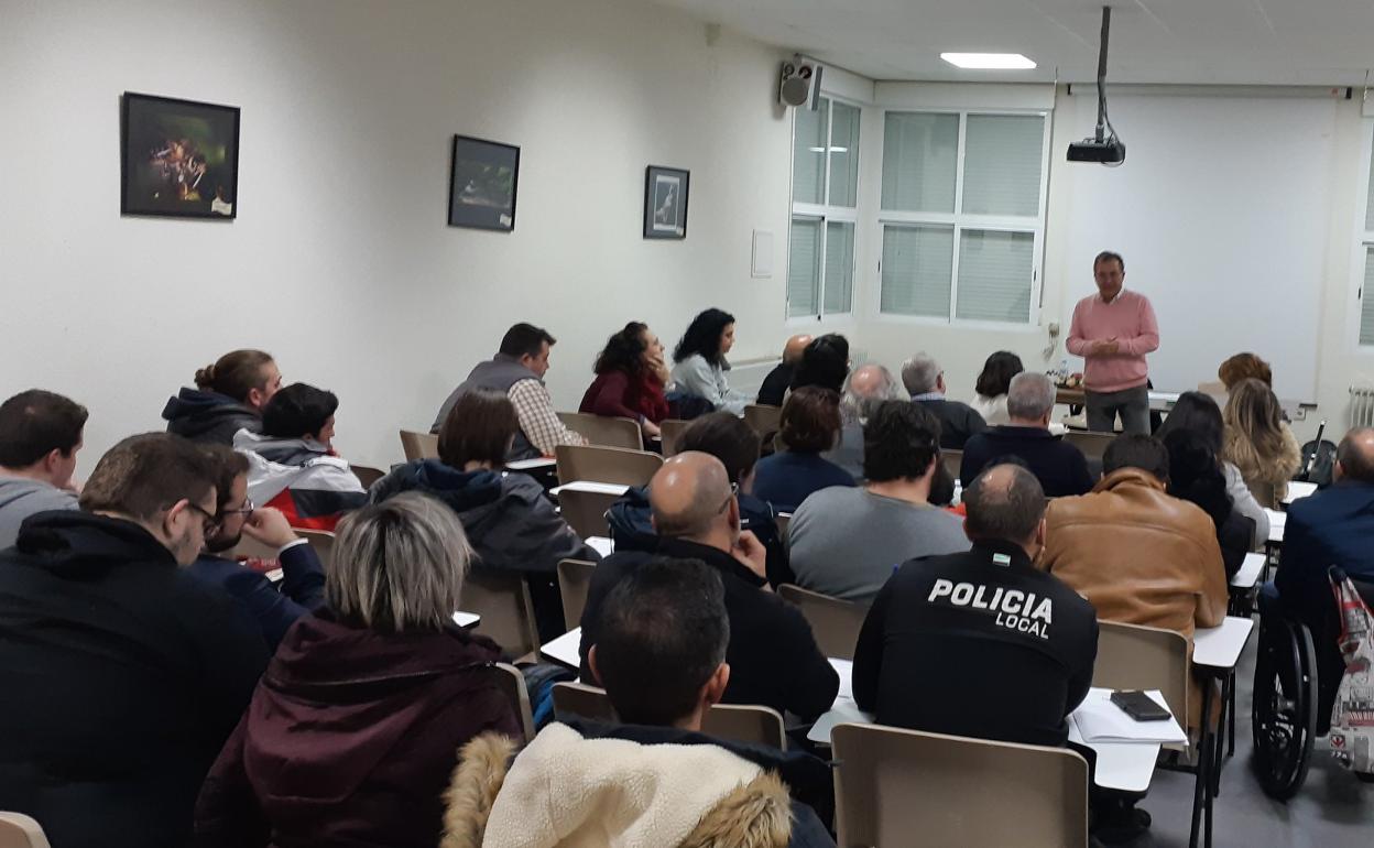 La reunión tuvo lugar el pasado miércoles en la casa de cultura. 