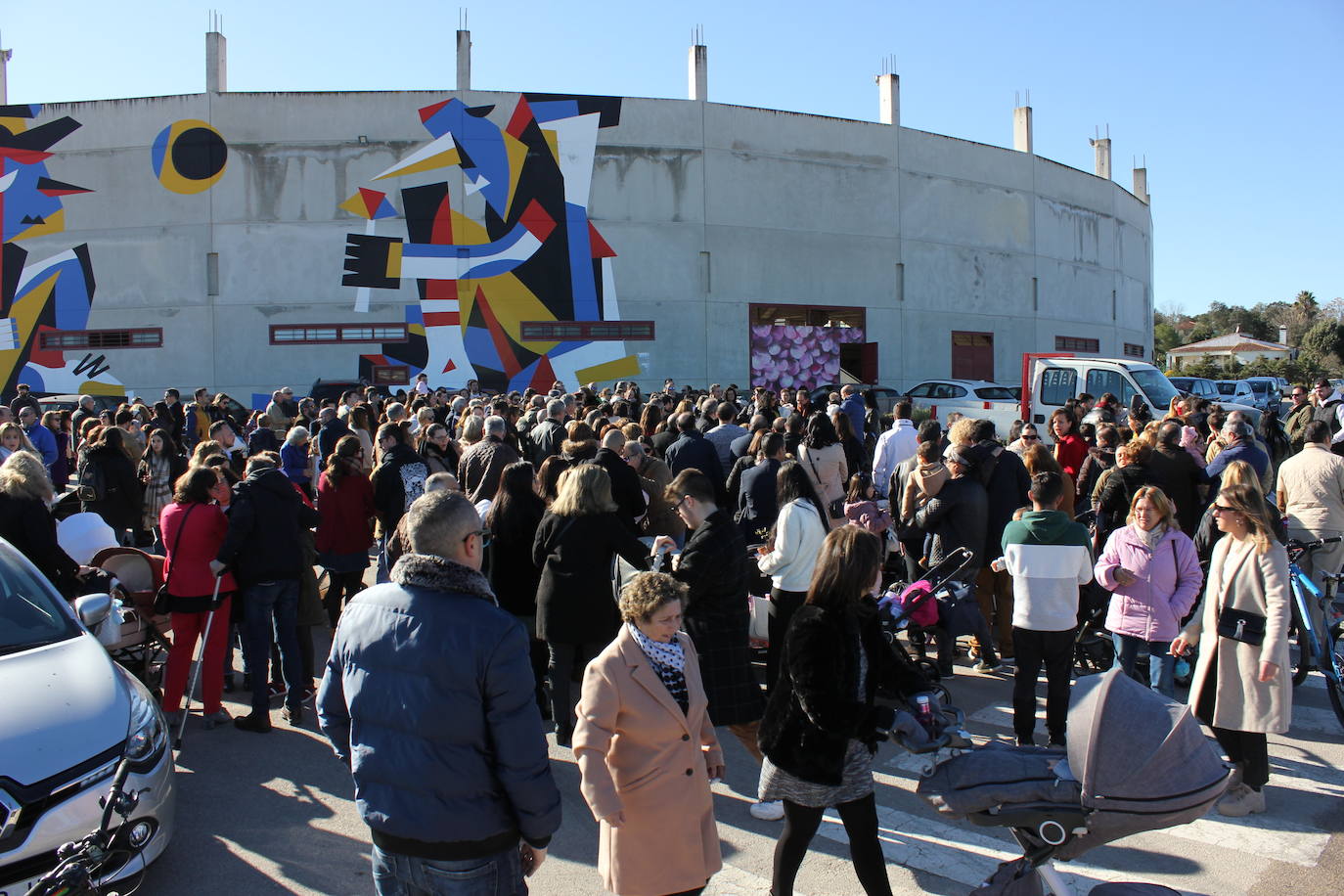 67 familias han asistido a este acto hoy a mediodía. 