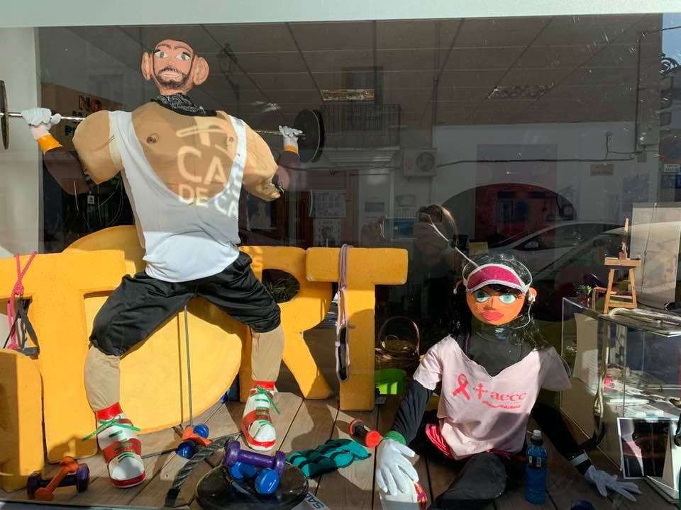 Pareja que representa el culto al cuerpo, expuestos en la Oficina de Turismo. 