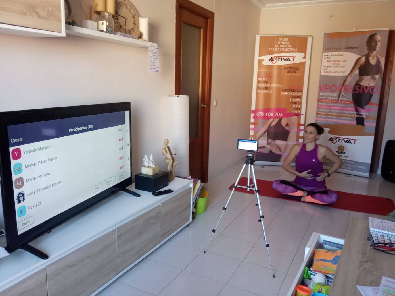 Flora Elvas imparte clases virtuales para los usuarios que pagaron su cuota por adelantado. CEDIDA