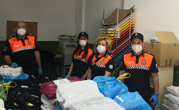 Los maestros han dejados los lotes de materiales preparados para sus alumnos. CEDIDA