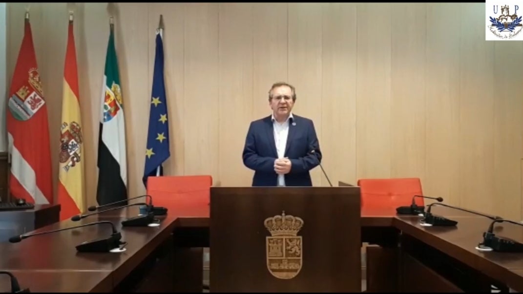 El alcalde compareció en la presentación de este acto desde el salón de plenos del Ayuntamiento. CEDIDA