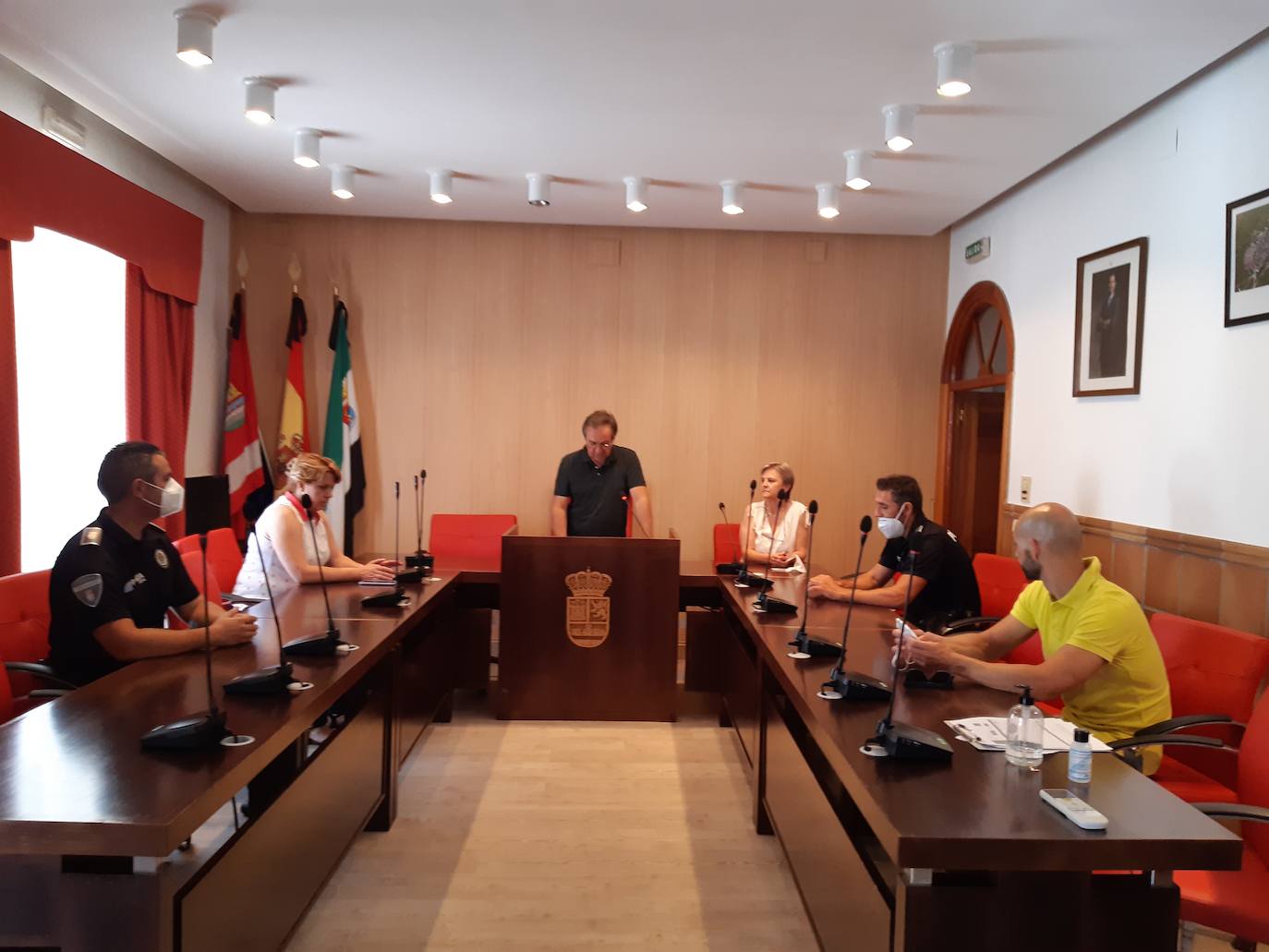 El alcalde ha presidio el acto hoy en el salón de plenos. 