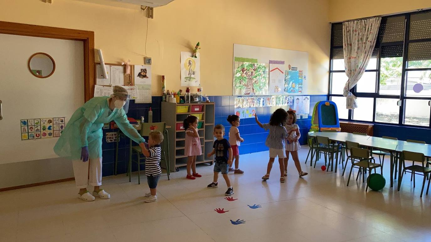 Cuatro maestras se encargan de la atención de los menores. 