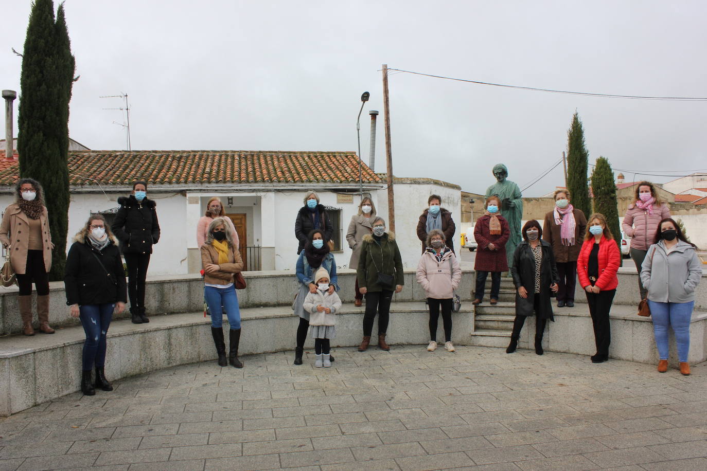 Un grupo de casareñas llamadas María del Prado, acudieron a la foto grupal convocada por HOY CASAR. 