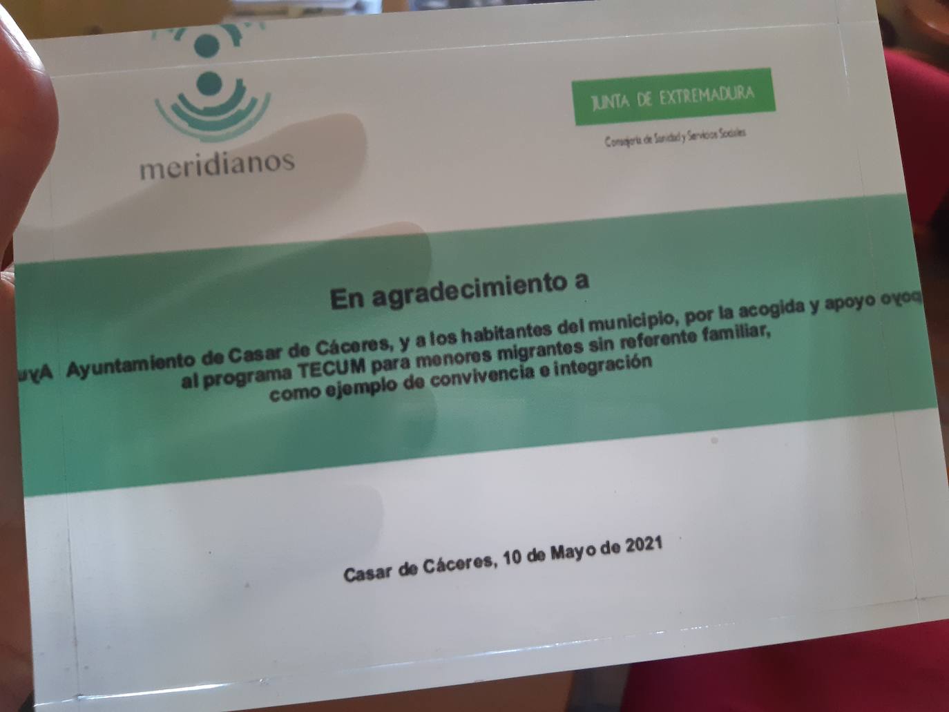 Placa entregada al Ayuntamiento esta mañana. 