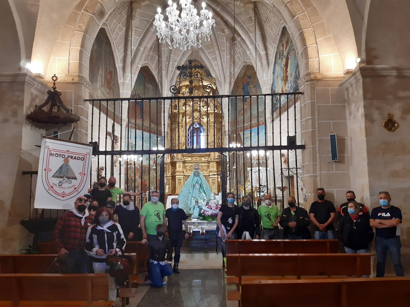 Imagen principal - Medio centenar de moteros asisten a la I Ruta Moto-Prado