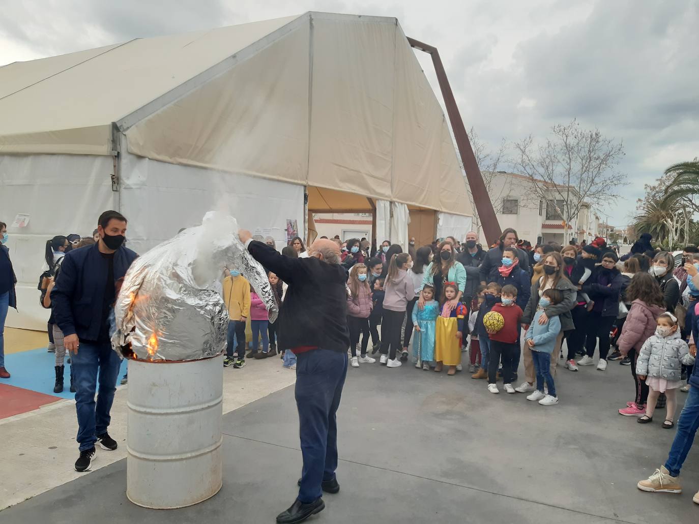 Imagen secundaria 2 - Los casareños despiden su Carnaval con la fiesta de la sardina
