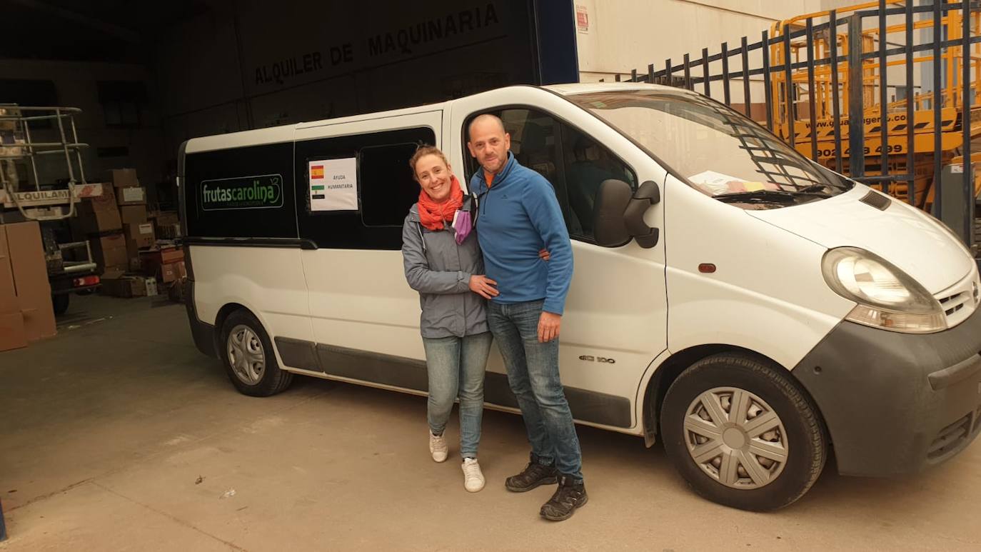 Carolina y Miguel, hoy antes de la partida a la frontera polaca. 