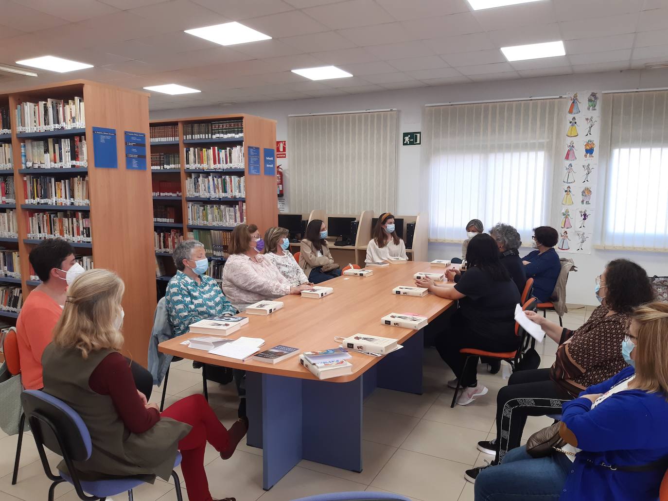 Reunión de hoy en la biblioteca municipal. 