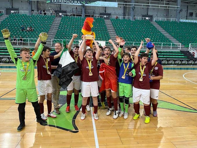 Los infantiles de la ED Casareña de fútbol sala participarán en el campeonato nacional tras ganar el extremeño