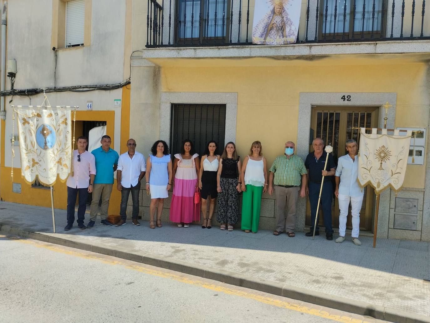 Toman posesión de sus cargos los integrantes de la nueva Cofradía del Santísimo por un año