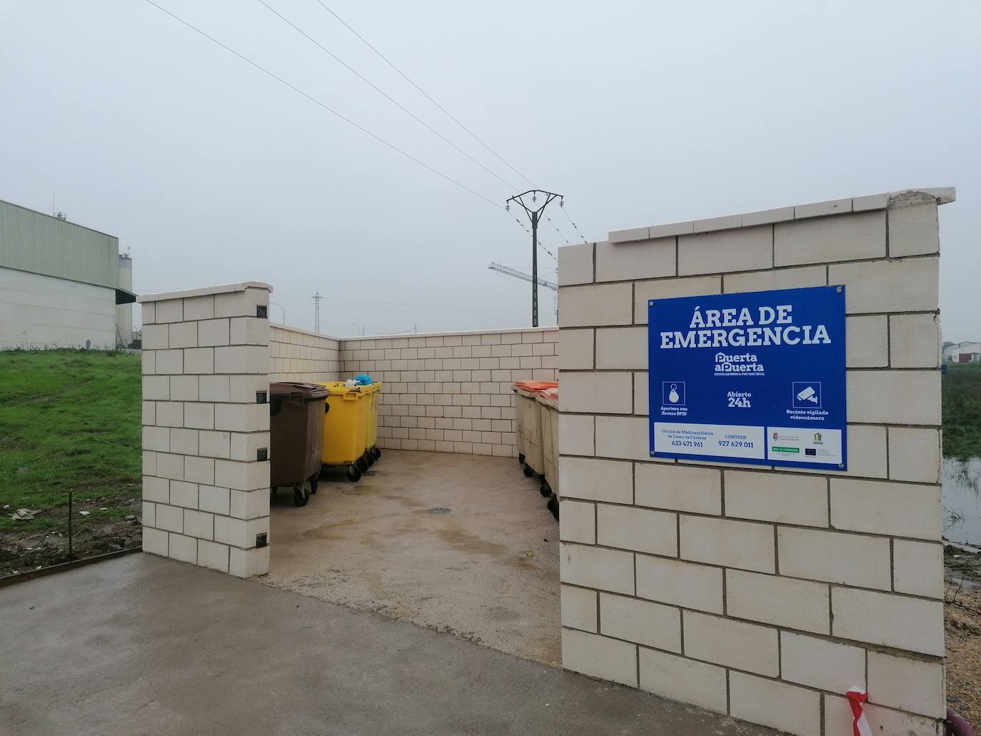 Las áreas de emergencia ya cuentan con algunos contenedores. 