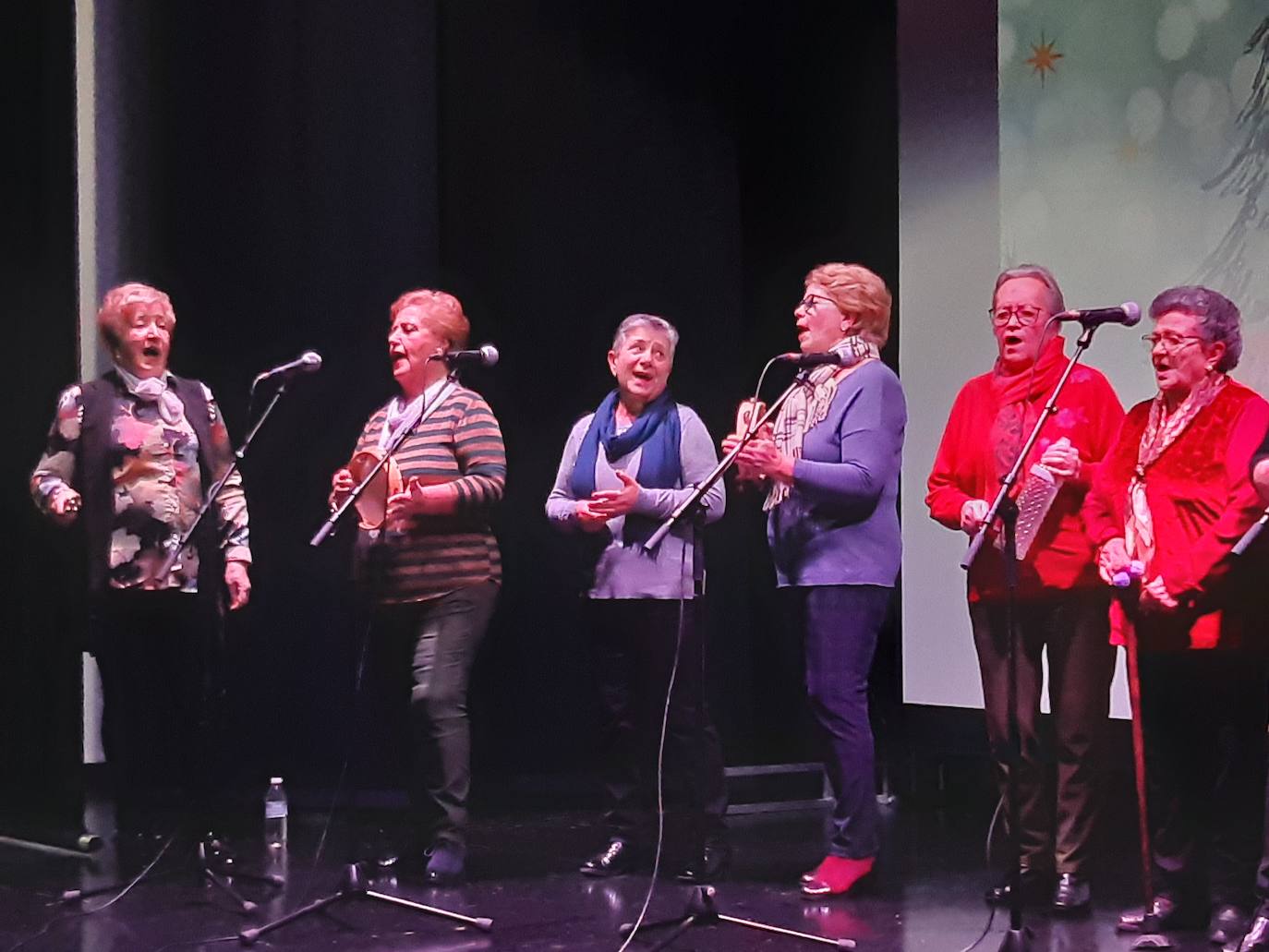 Fotos: Los casareños cantan a la Navidad