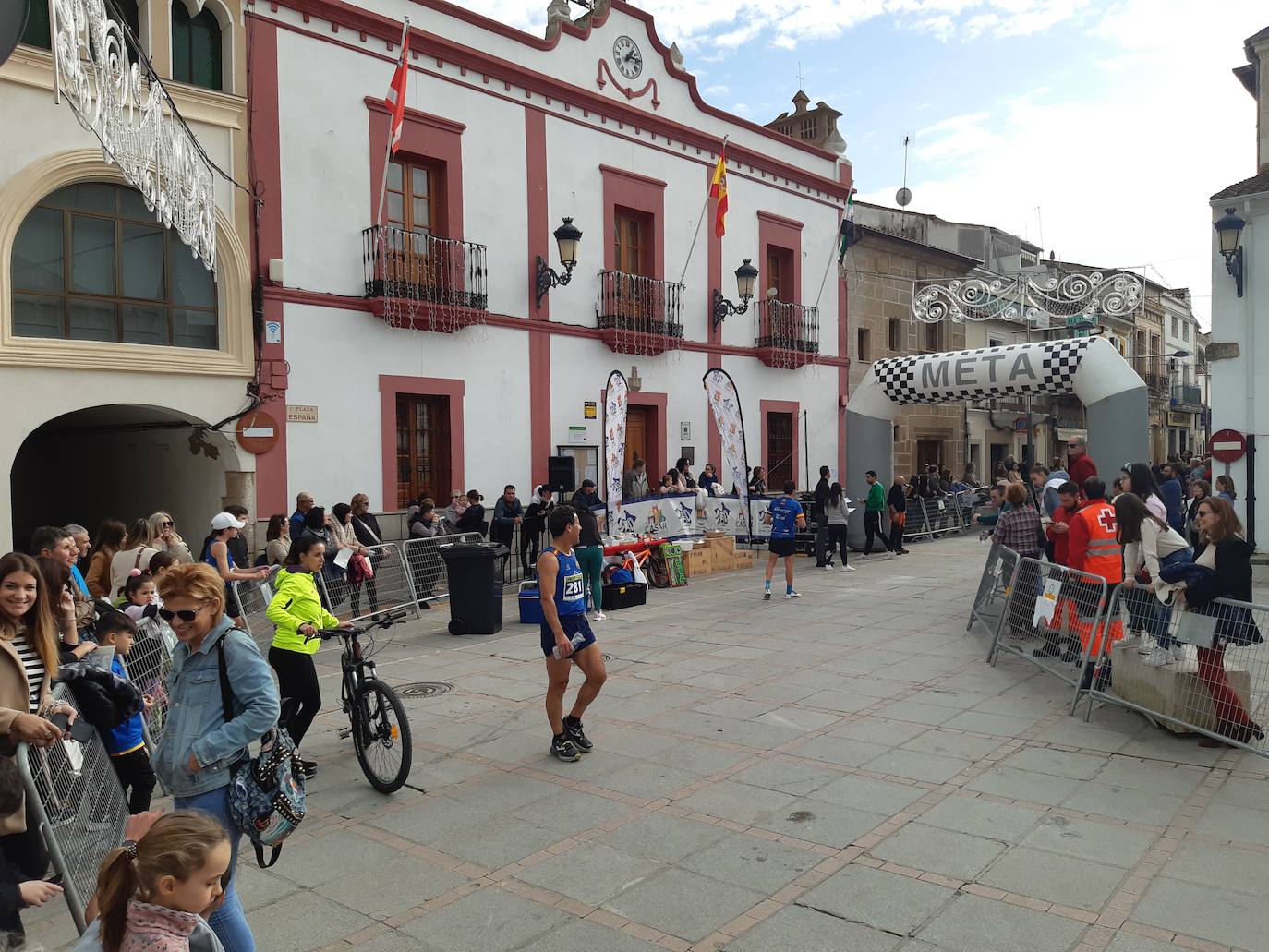Fotos: Casar de Cáceres despide el 2022 con 88 inscritos en la tradicional Carrera del turrón