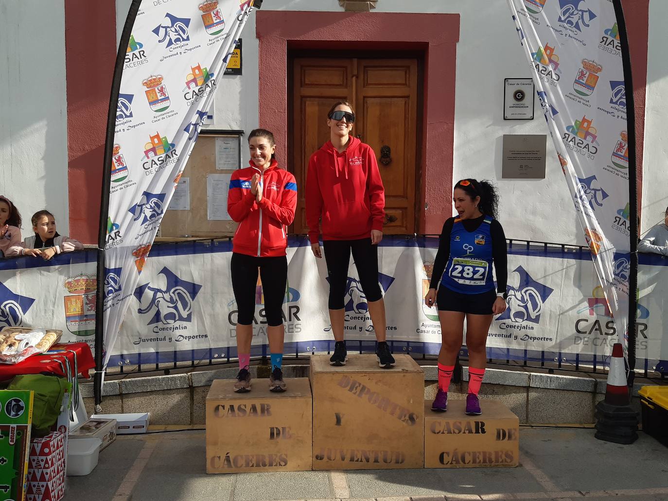 Fotos: Casar de Cáceres despide el 2022 con 88 inscritos en la tradicional Carrera del turrón