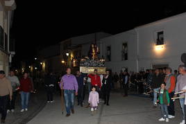 El paso de Jesús Nazareno, a su paso por la calle El Santo.