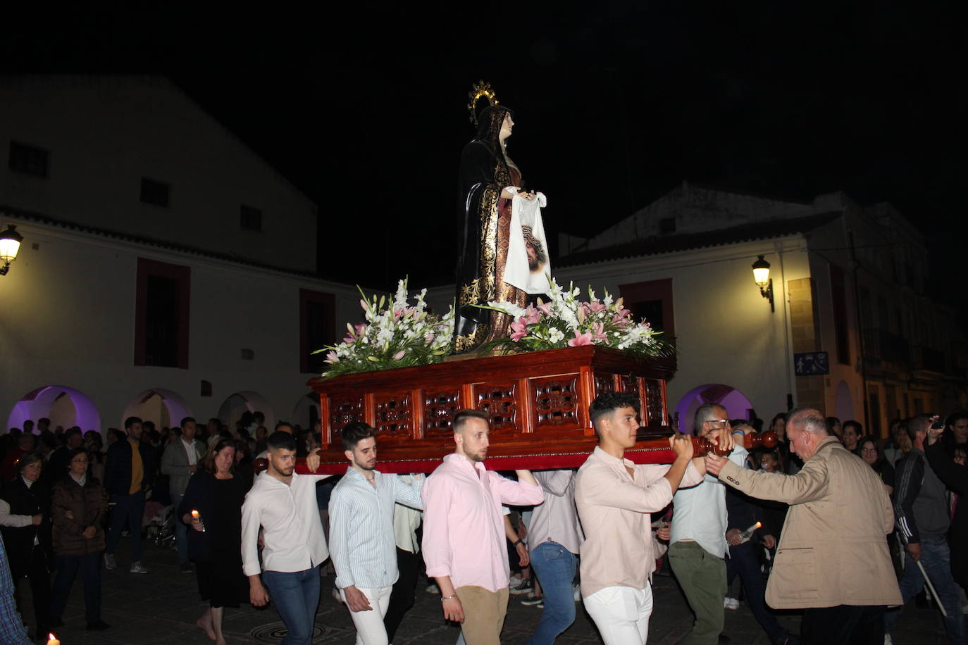 Imagen secundaria 1 - Los nueve pasos de La Pasión embellecen un año más la procesión de Jueves Santo