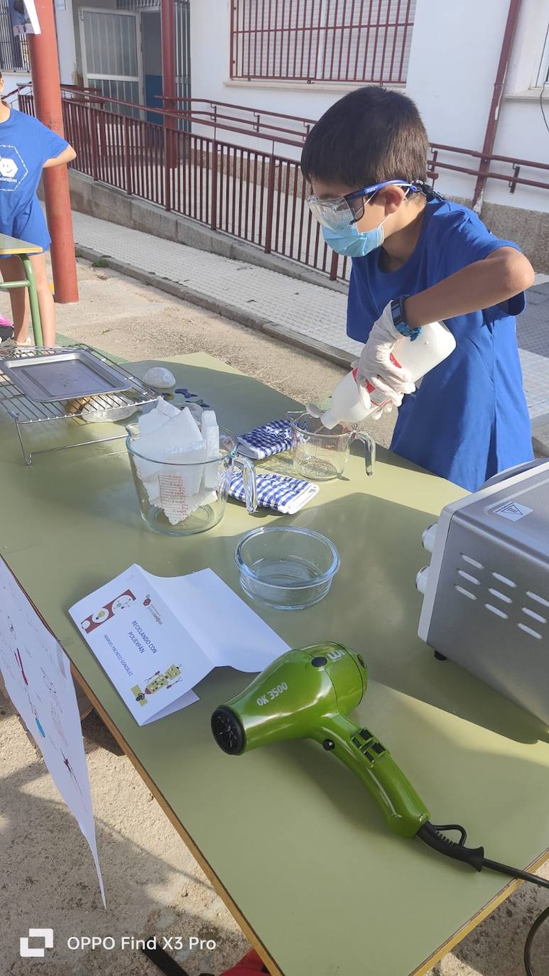 Imagen secundaria 2 - Siete niños participan en una nueva edición de la Feria Local de Ciencias
