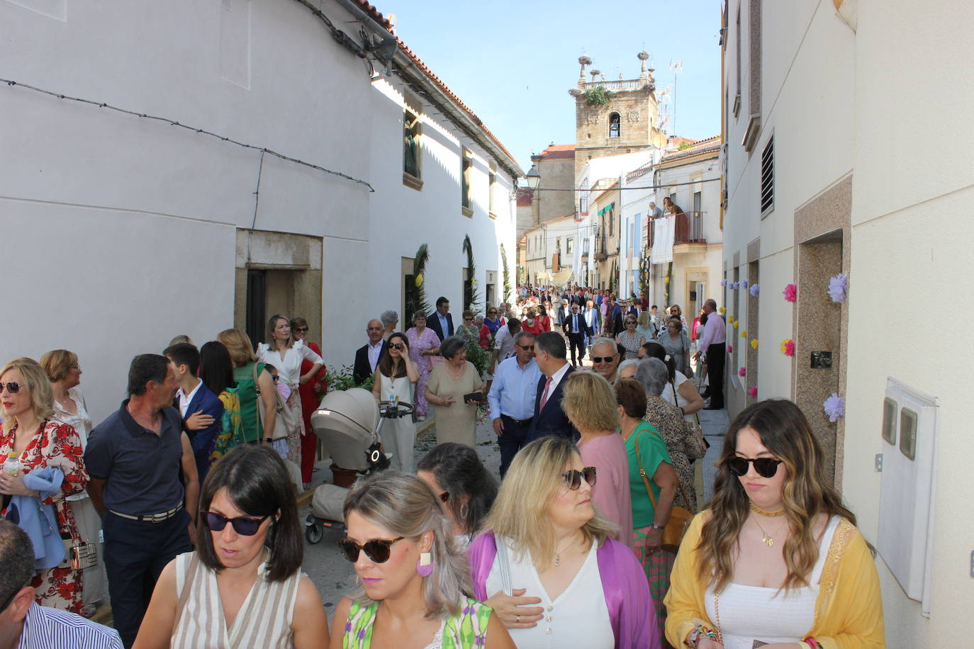 Calor y calles engalanadas en la celebración del Corpus Christi
