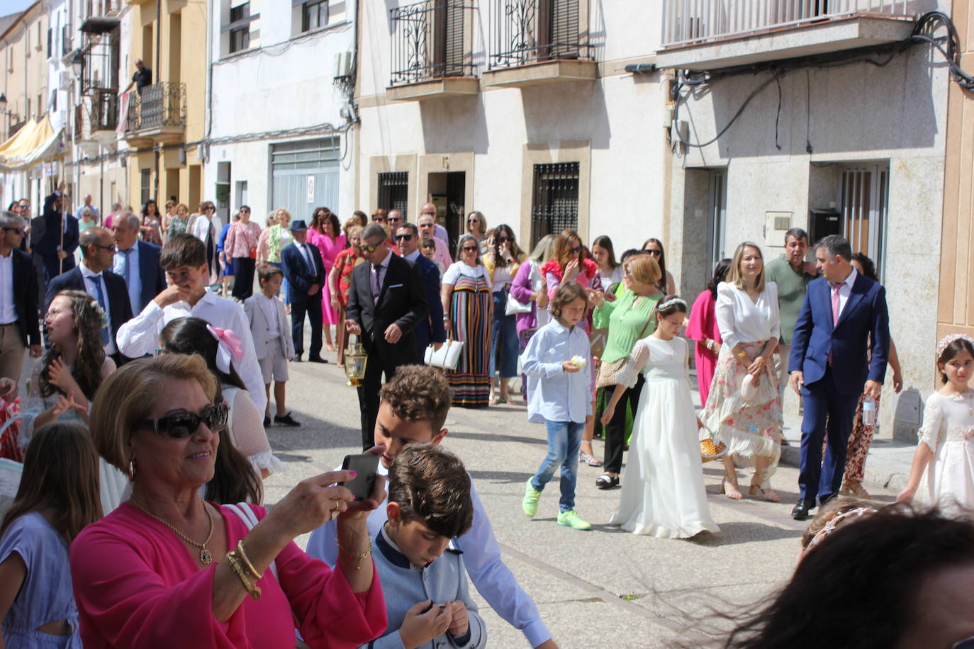 Calor y calles engalanadas en la celebración del Corpus Christi