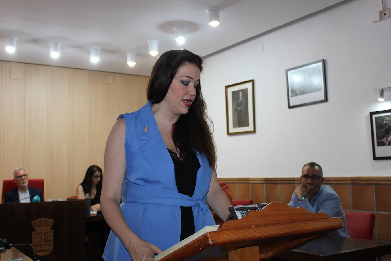 La toma de posesión de los nuevos concejales y la investidura de la alcaldesa en imágenes