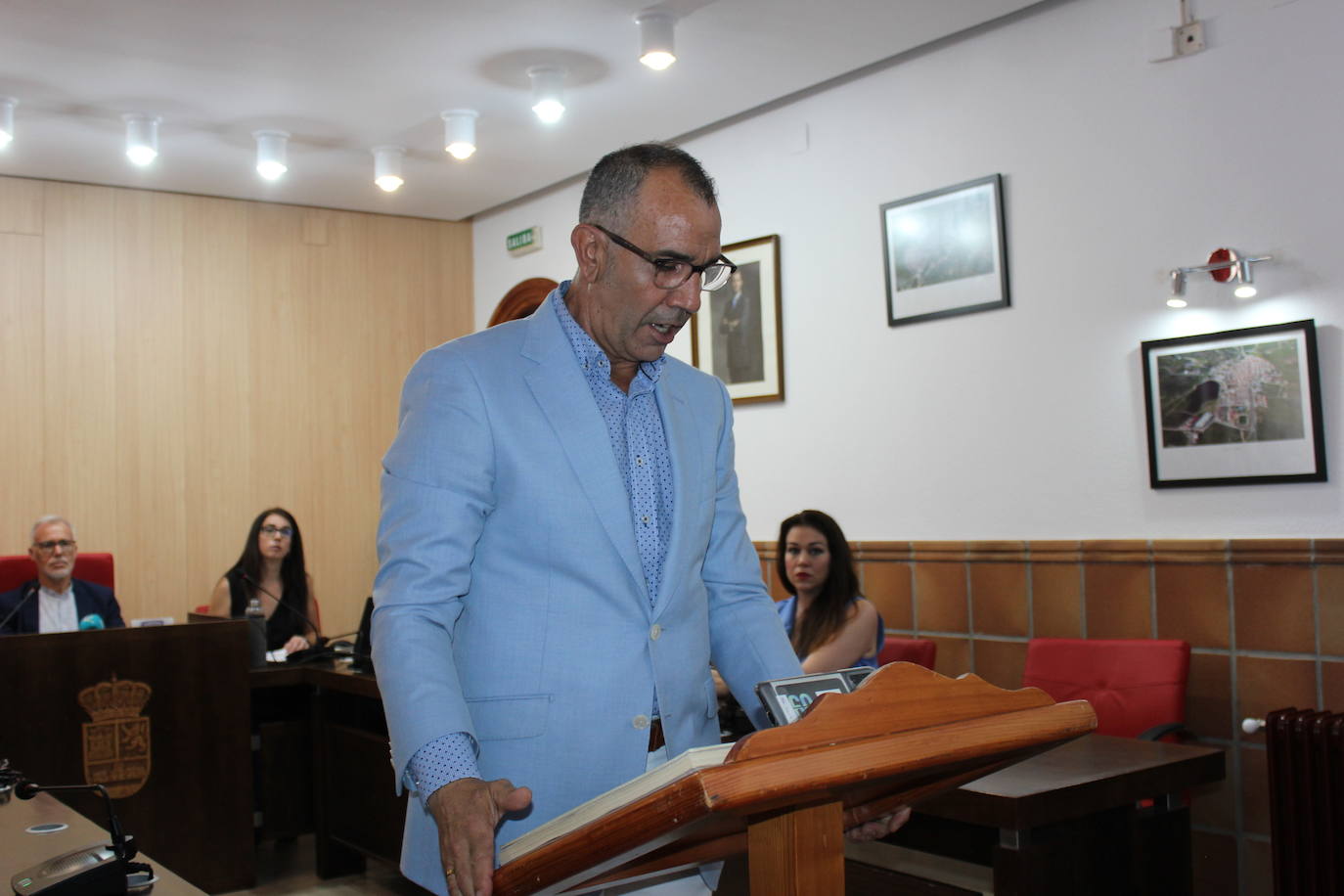 La toma de posesión de los nuevos concejales y la investidura de la alcaldesa en imágenes